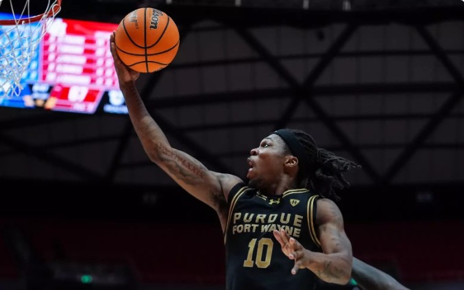 Hadnot Scores Career-High 33 in Loss at Oakland